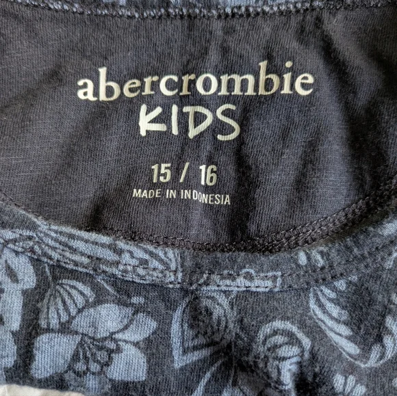 NWOT Abercrombie Kids Blue Floral Top With Chiffon Ruffle Size 15/16(Bust 32/34) - Picture 2 of 9